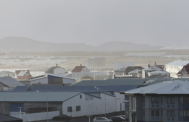 Brimsalt ský yfir Reykjanesbæ