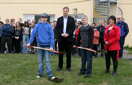 Fyrsta skóflustunga tekin fyrir nýbyggingu við Grunnskólann í Sandgerði