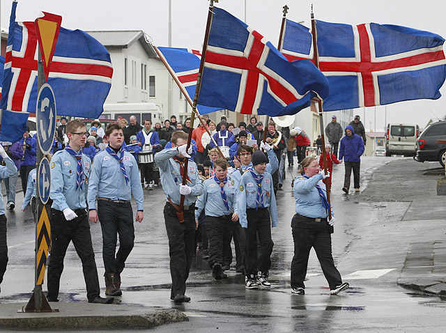 GLEÐILEGT SUMAR!