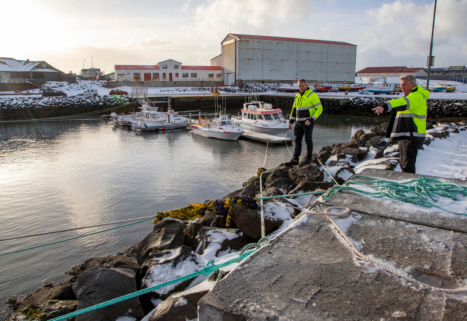 Smábátahöfninni í Gróf lokað tímabundið vegna óveðursskemmda