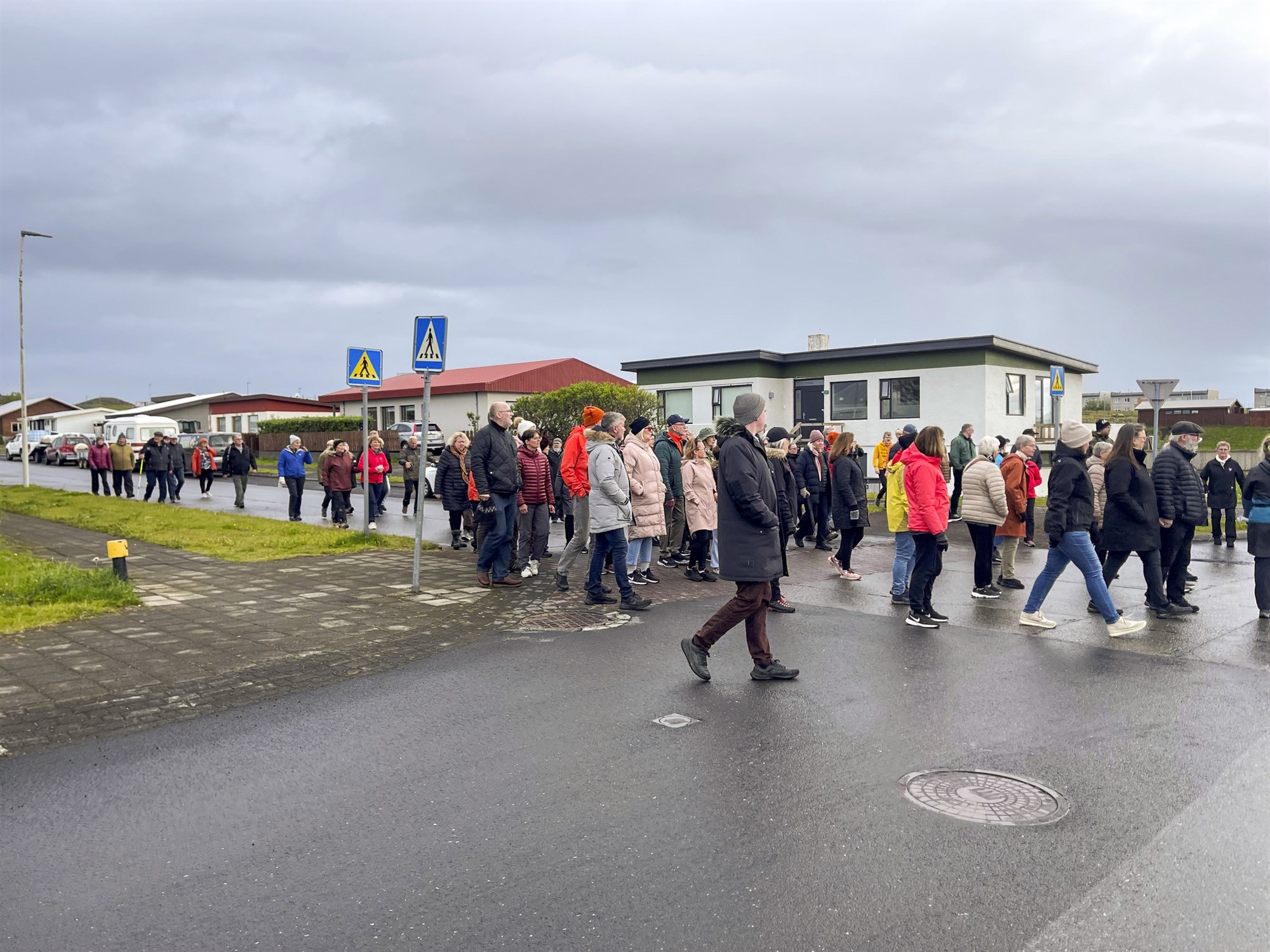 Fjölmenni í sögugöngu um Innri-Njarðvík