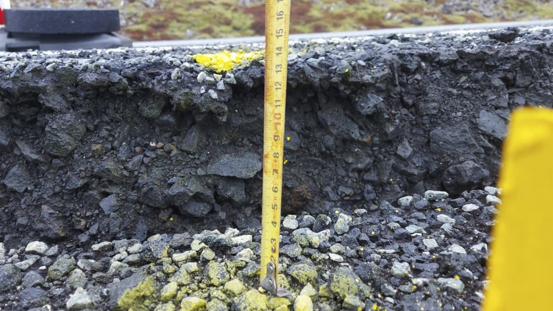 Suðurstrandarvegur áfram lokaður vegna sprungna og sigs