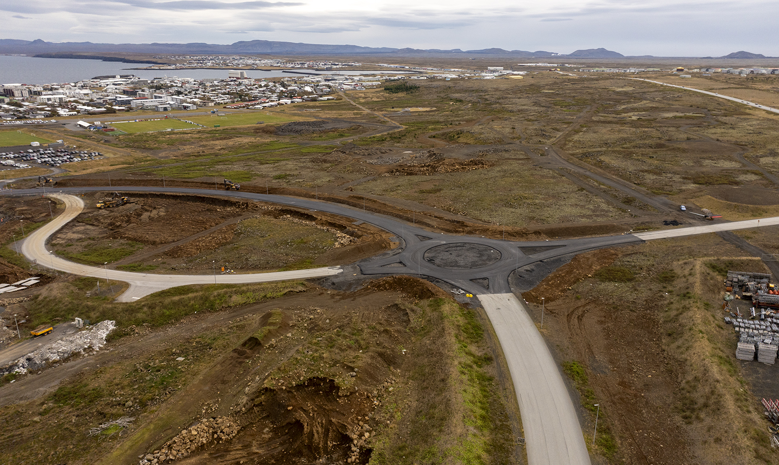 Þjóðbraut með nýju hringtorgi opnar á næstu dögum