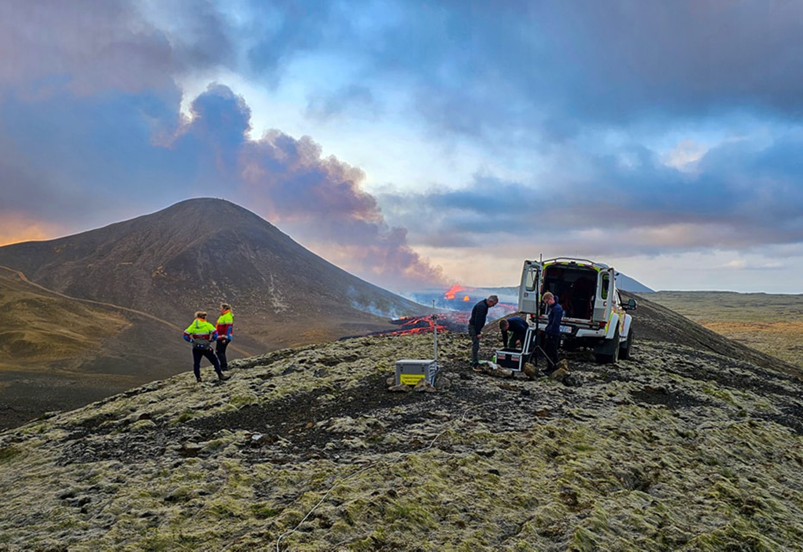 Voru á staðnum þegar byrjaði að gjósa