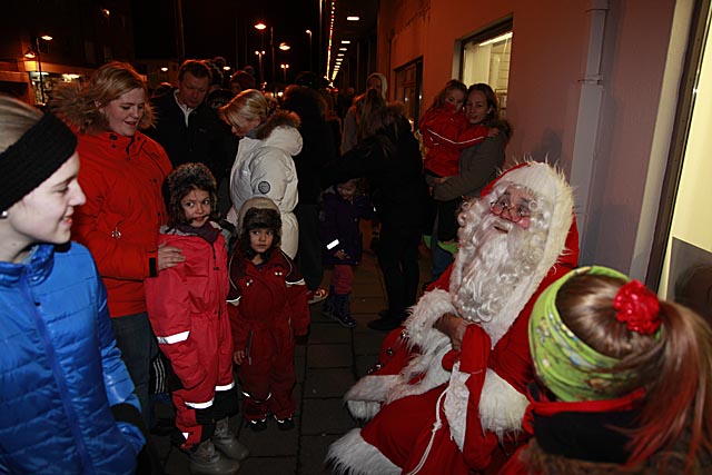 Jólastemmning á Hafnargötunni á Þorláksmessu