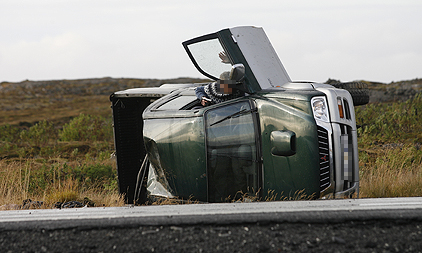 Flutt á sjúkrahús eftir bílveltu á Reykjanesbraut