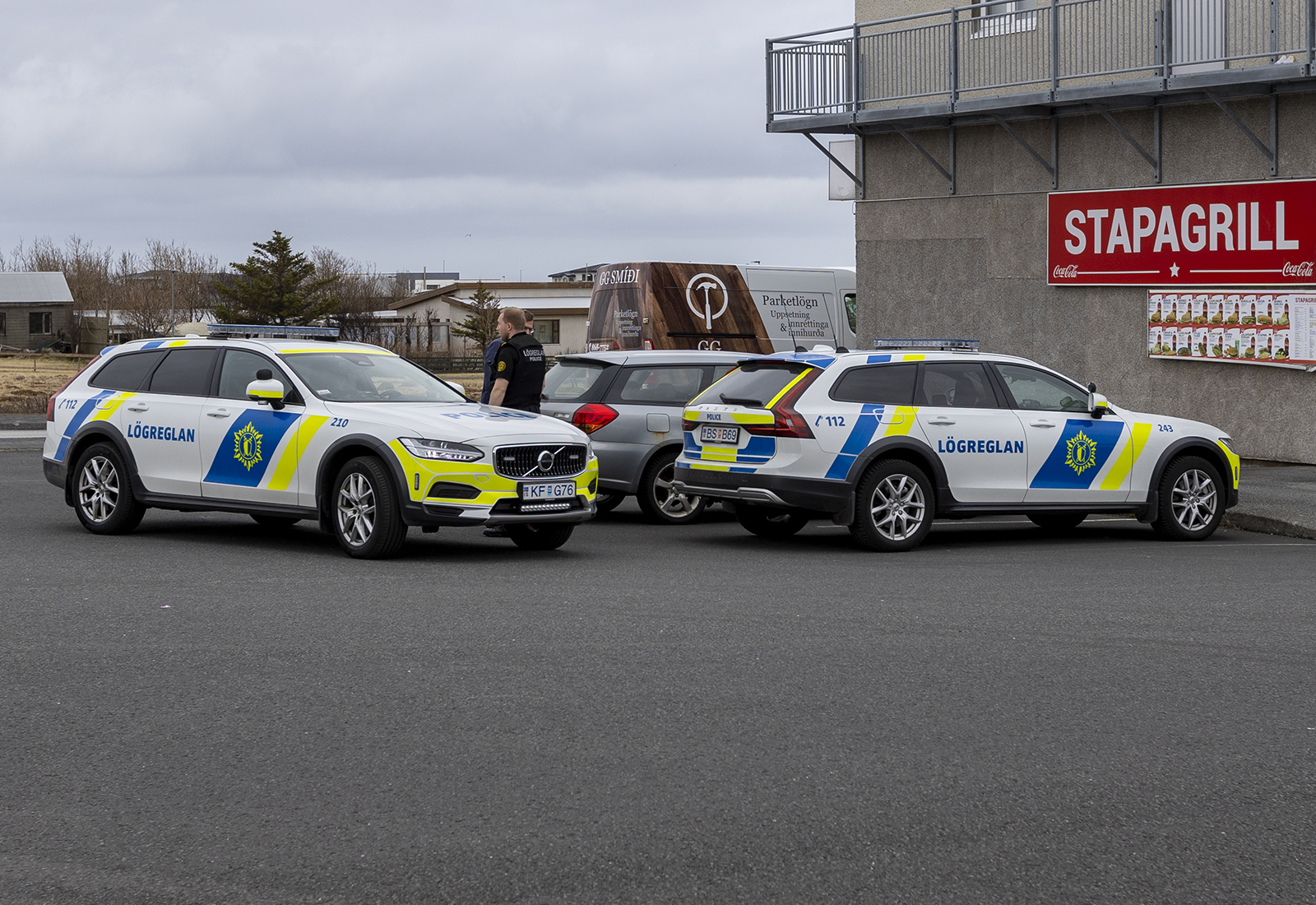 Ógnaði afgreiðslustúlku með hnífi og hafði á brott með sér pening úr afgreiðslukassa